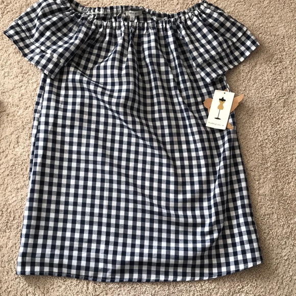 Dresses & Skirts - Off the shoulder dress